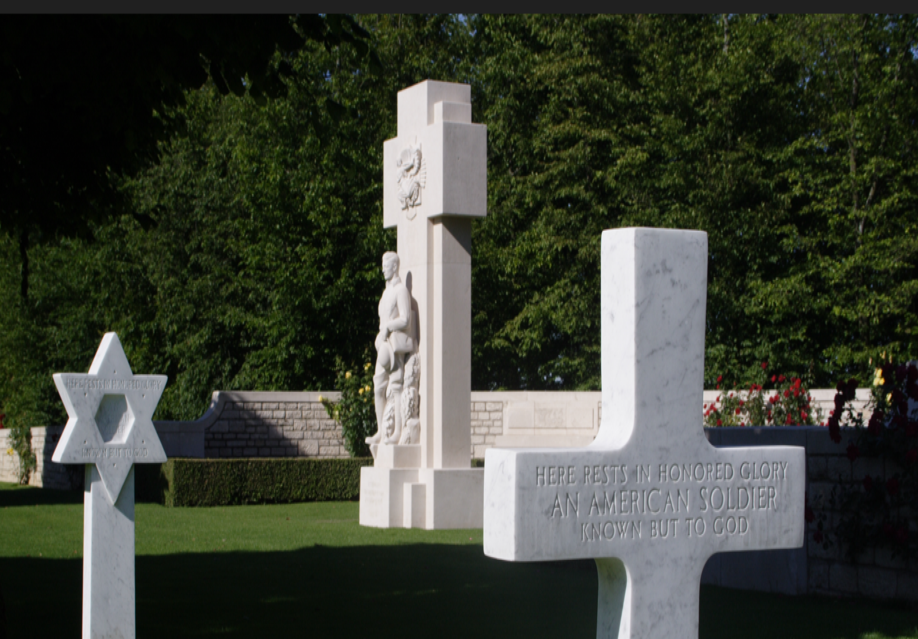 Pictures of St. Mihiel American Cemetery with headstones. Credits: American Battle Monuments Commission/ Robert Uth