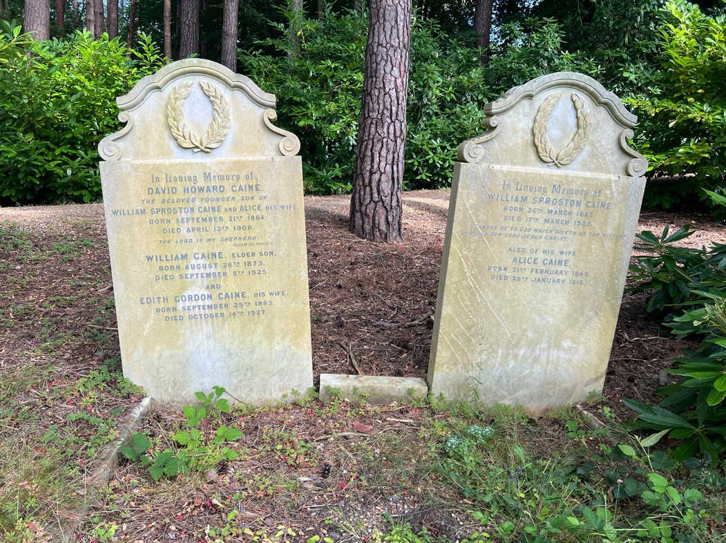 Pictures of the civilian graves that are not ABMC ones present at Brookwood American Cemetery. Credits: American Battle Monuments Commission. 